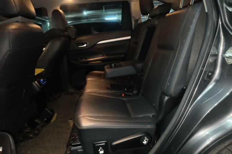 Used Toyota Highlander 2018 2.0T Four-Wheel Drive Luxury Version 7 Seats China VI Standard Left Rear Seat