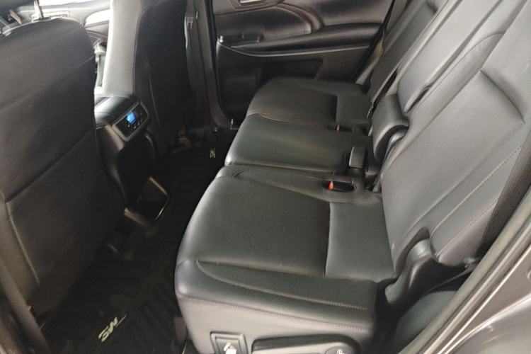 Used Toyota Highlander 2018 2.0T Two-Wheel-Drive Luxury Edition 7 Seats Emission Standard China V Left Rear Seat