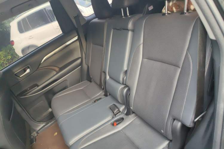 Used Toyota Highlander 2018 2.0T Four-Wheel Drive Prestige Version 7 Seats China VI Standard Left Rear Seat