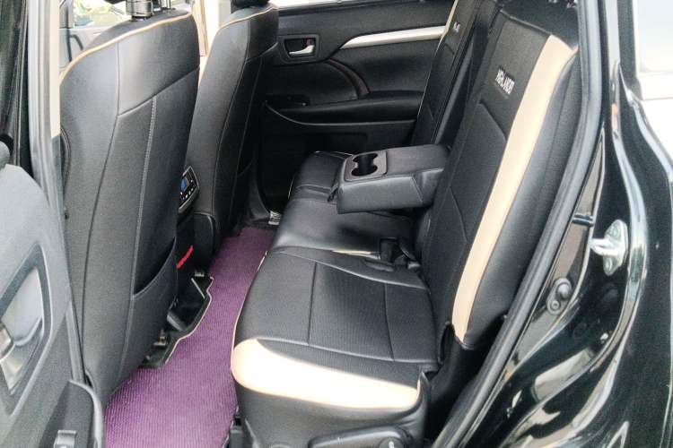 Used Toyota Highlander 2018 2.0T Four-Wheel Drive Luxury Version 7 Seats China VI Standard Left Rear Seat