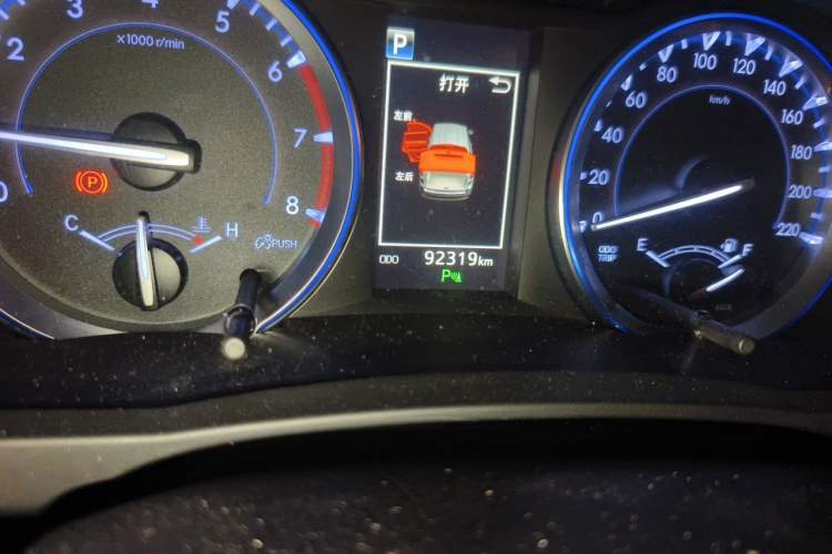 Used Toyota Highlander 2018 2.0T Four-Wheel Drive Luxury Edition 7 Seats China V Emission Standard Odometer Close Up