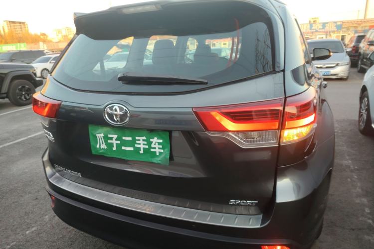 Used Toyota Highlander 2018 2.0T Two-Wheel Drive Luxury Edition 7 Seats China VI Standard Rear