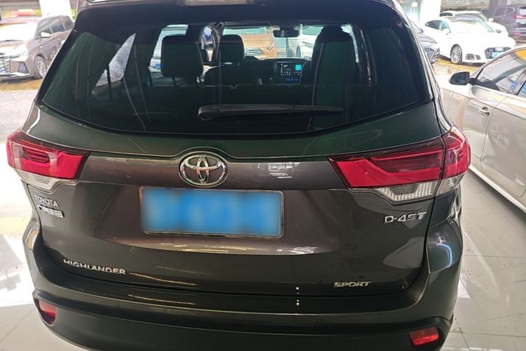 Used Toyota Highlander 2018 2.0T Two-Wheel-Drive Luxury Edition 7 Seats Emission Standard China V Rear