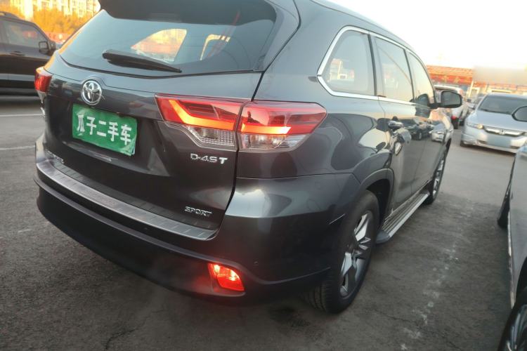 Used Toyota Highlander 2018 2.0T Two-Wheel Drive Luxury Edition 7 Seats China VI Standard Rear Right 45 Deg