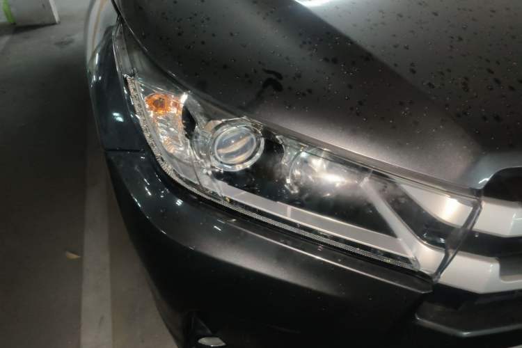 Used Toyota Highlander 2018 2.0T Four-Wheel Drive Luxury Version 7 Seats China VI Standard Right Front Headlight