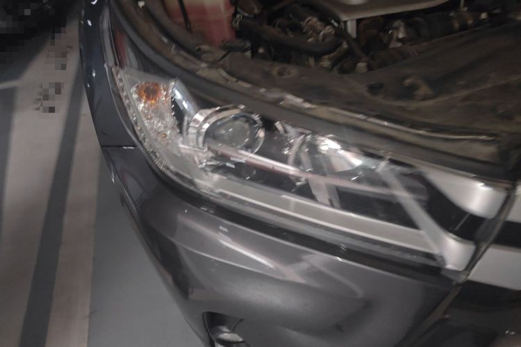 Used Toyota Highlander 2018 2.0T Four-Wheel Drive Luxury Edition 7 Seats China V Emission Standard Right Front Headlight