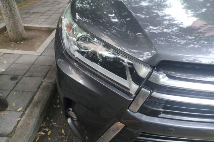 Used Toyota Highlander 2018 2.0T Four-Wheel Drive Prestige Version 7 Seats China V Emission Standard Right Front Headlight