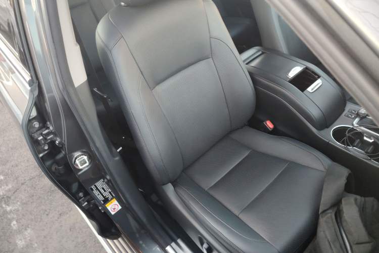 Used Toyota Highlander 2018 2.0T Two-Wheel Drive Luxury Edition 7 Seats China VI Standard Right Front Seat