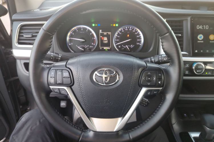 Used Toyota Highlander 2018 2.0T Two-Wheel Drive Luxury Edition 7 Seats China VI Standard Steering Wheel