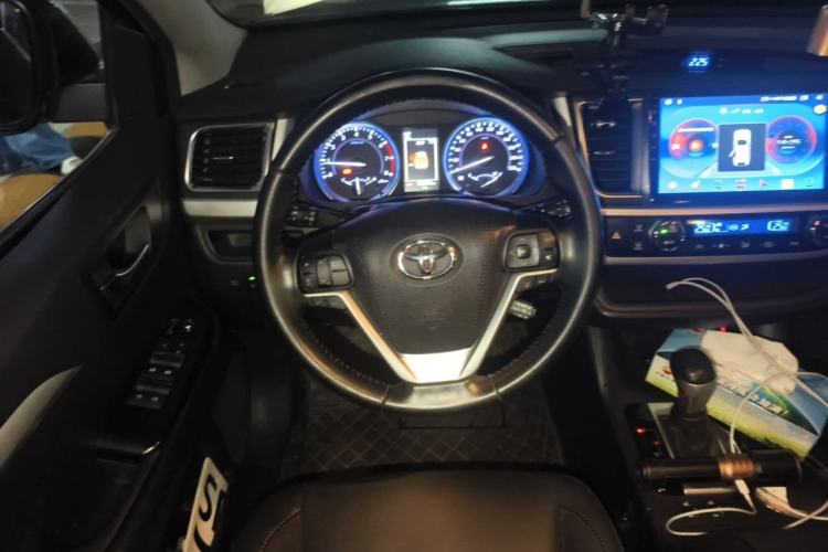 Used Toyota Highlander 2018 2.0T Four-Wheel Drive Luxury Edition 7 Seats China V Emission Standard Steering Wheel