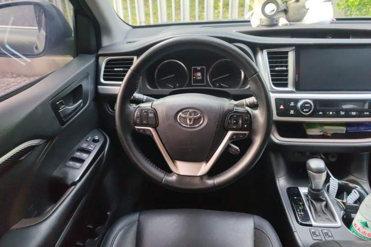 Used Toyota Highlander 2018 2.0T Four-Wheel Drive Prestige Version 7 Seats China VI Standard Steering Wheel