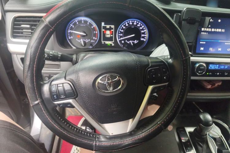 Used Toyota Highlander 2018 2.0T Four-Wheel Drive Prestige Version 7 Seats China V Emission Standard Steering Wheel