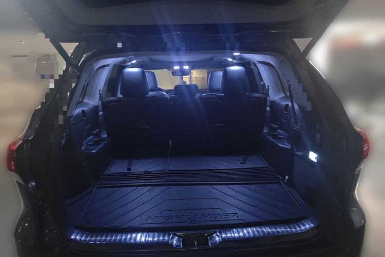 Used Toyota Highlander 2018 2.0T Four-Wheel Drive Luxury Edition 7 Seats China V Emission Standard Trunk