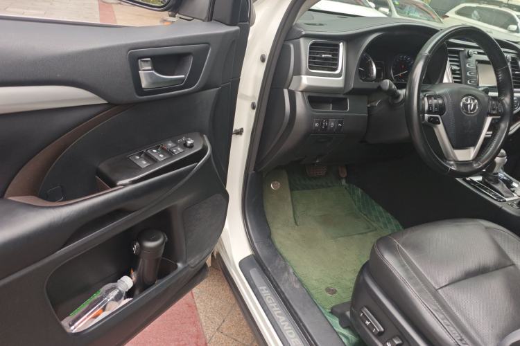 Used Toyota Highlander 2018 2.0T Four-Wheel Drive Luxury Edition 7 Seats China V Emission Standard Driver Seat