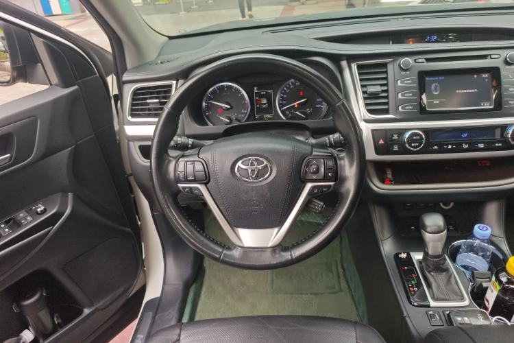 Used Toyota Highlander 2018 2.0T Four-Wheel Drive Luxury Edition 7 Seats China V Emission Standard Steering Wheel