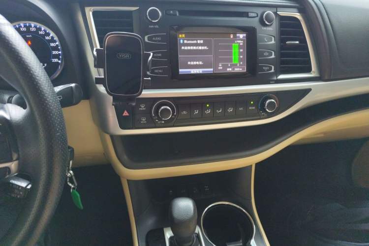 Used Toyota Highlander 2018 2.0T Four-Wheel Drive Elite Edition 7 Seats China VI Standard Audio And AC Panel