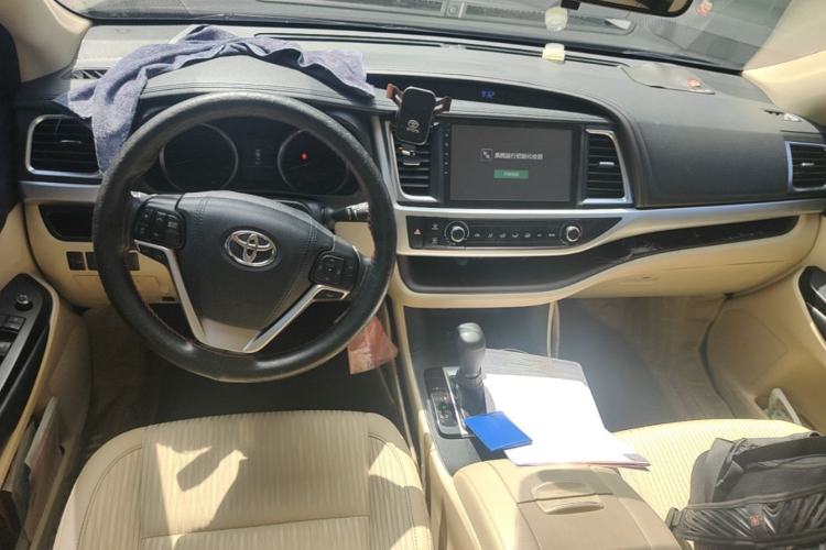 Used Toyota Highlander 2018 2.0T Two-Wheel Drive Elite Edition 5 Seats Emission Standard China V Center Console