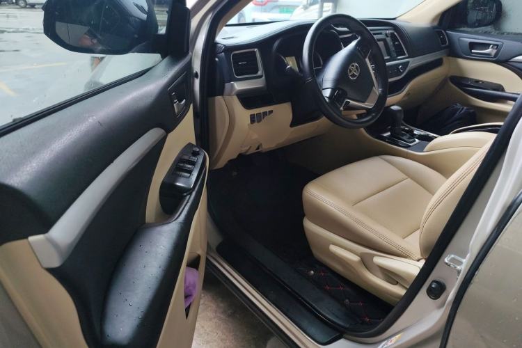 Used Toyota Highlander 2018 2.0T Four-Wheel Drive Elite Edition 7 Seats China VI Standard Driver Seat