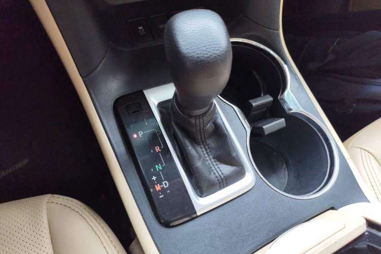 Used Toyota Highlander 2018 2.0T Four-Wheel Drive Elite Edition 7 Seats China VI Standard Gear Lever