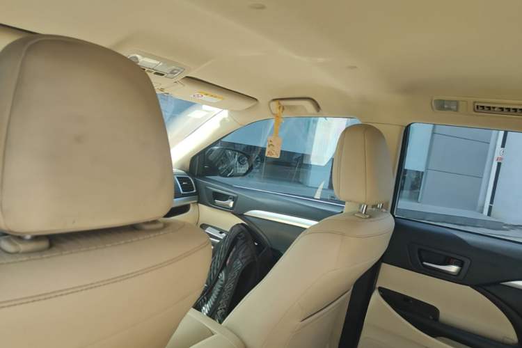Used Toyota Highlander 2018 2.0T Two-Wheel Drive Elite Edition 5 Seats Emission Standard China V Headliner