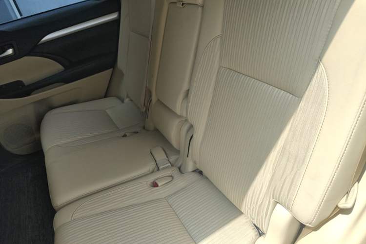 Used Toyota Highlander 2018 2.0T Two-Wheel Drive Elite Edition 5 Seats Emission Standard China V Left Rear Seat