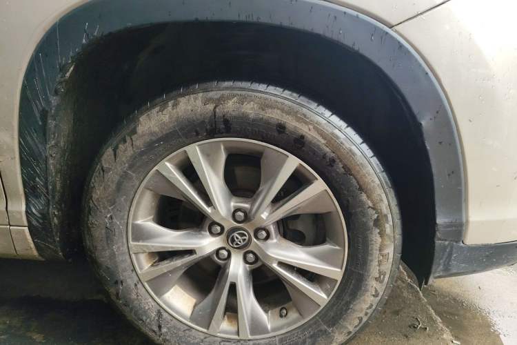 Used Toyota Highlander 2018 2.0T Four-Wheel Drive Elite Edition 7 Seats China VI Standard Right Front Wheel Hub