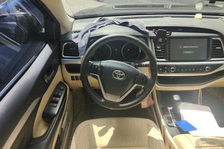 Used Toyota Highlander 2018 2.0T Two-Wheel Drive Elite Edition 5 Seats Emission Standard China V Steering Wheel
