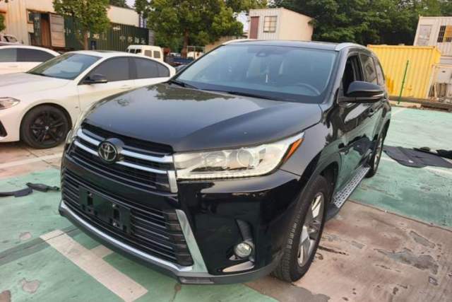 Used Toyota Highlander 2018 2.0T Two-Wheel Drive Prestige Version 7 Seats China V Emission Standard