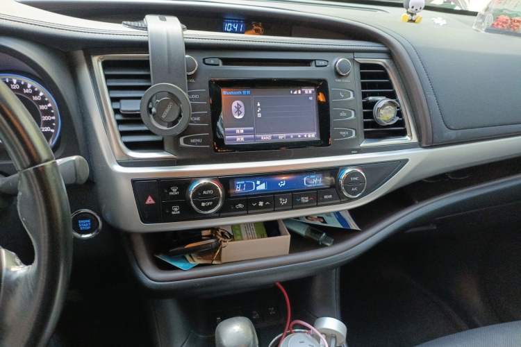 Used Toyota Highlander 2018 2.0T Four-Wheel Drive Luxury Edition 7 Seats China V Emission Standard Audio And AC Panel