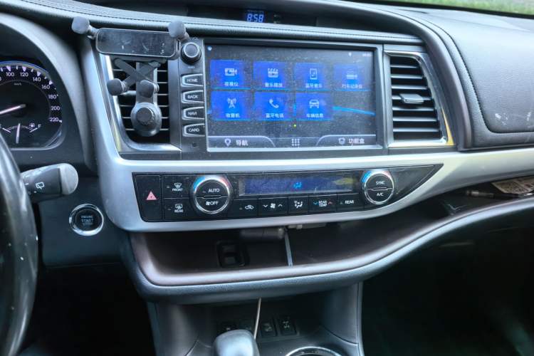 Used Toyota Highlander 2018 2.0T Four-Wheel Drive Luxury Edition 7 Seats China V Emission Standard Audio And AC Panel