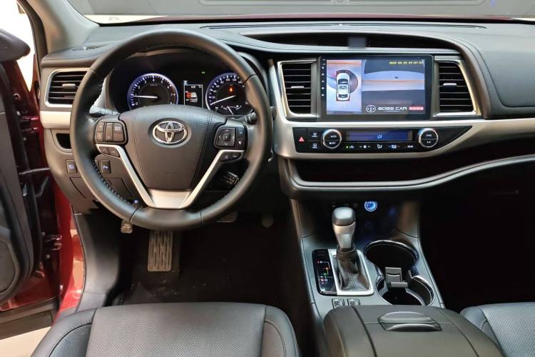 Used Toyota Highlander 2018 2.0T Two-Wheel-Drive Luxury Edition 7 Seats Emission Standard China V Audio And AC Panel