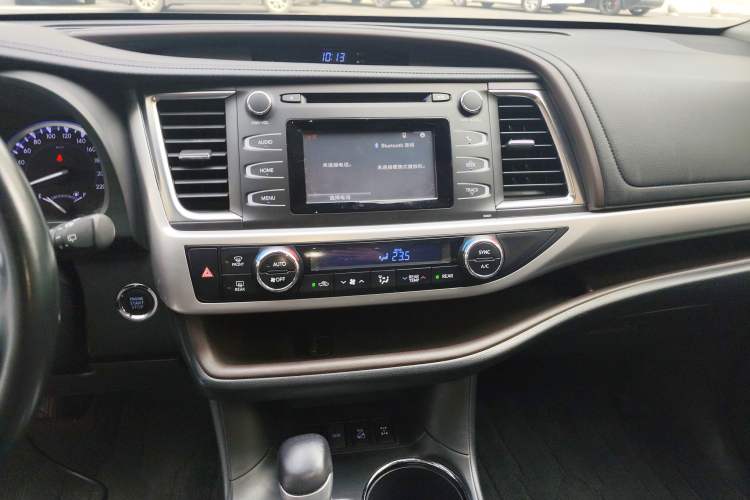 Used Toyota Highlander 2018 2.0T Four-Wheel Drive Luxury Edition 7 Seats China V Emission Standard Audio And AC Panel