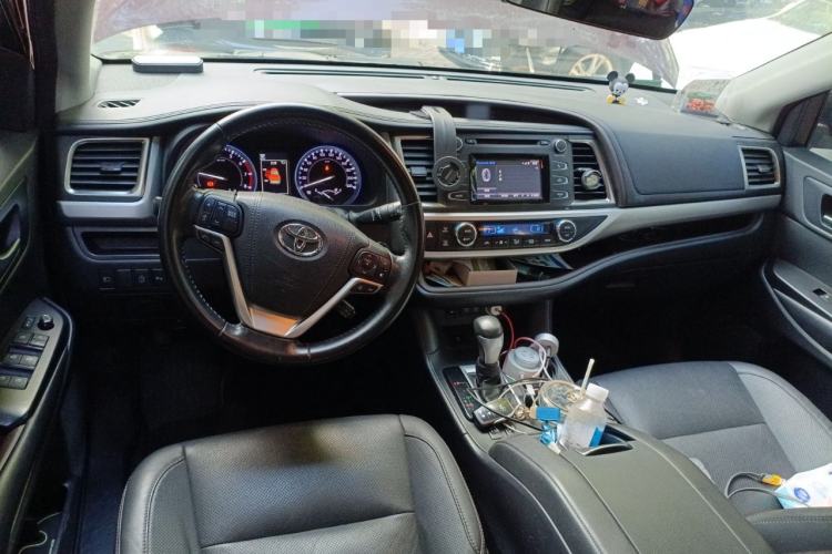 Used Toyota Highlander 2018 2.0T Four-Wheel Drive Luxury Edition 7 Seats China V Emission Standard Center Console