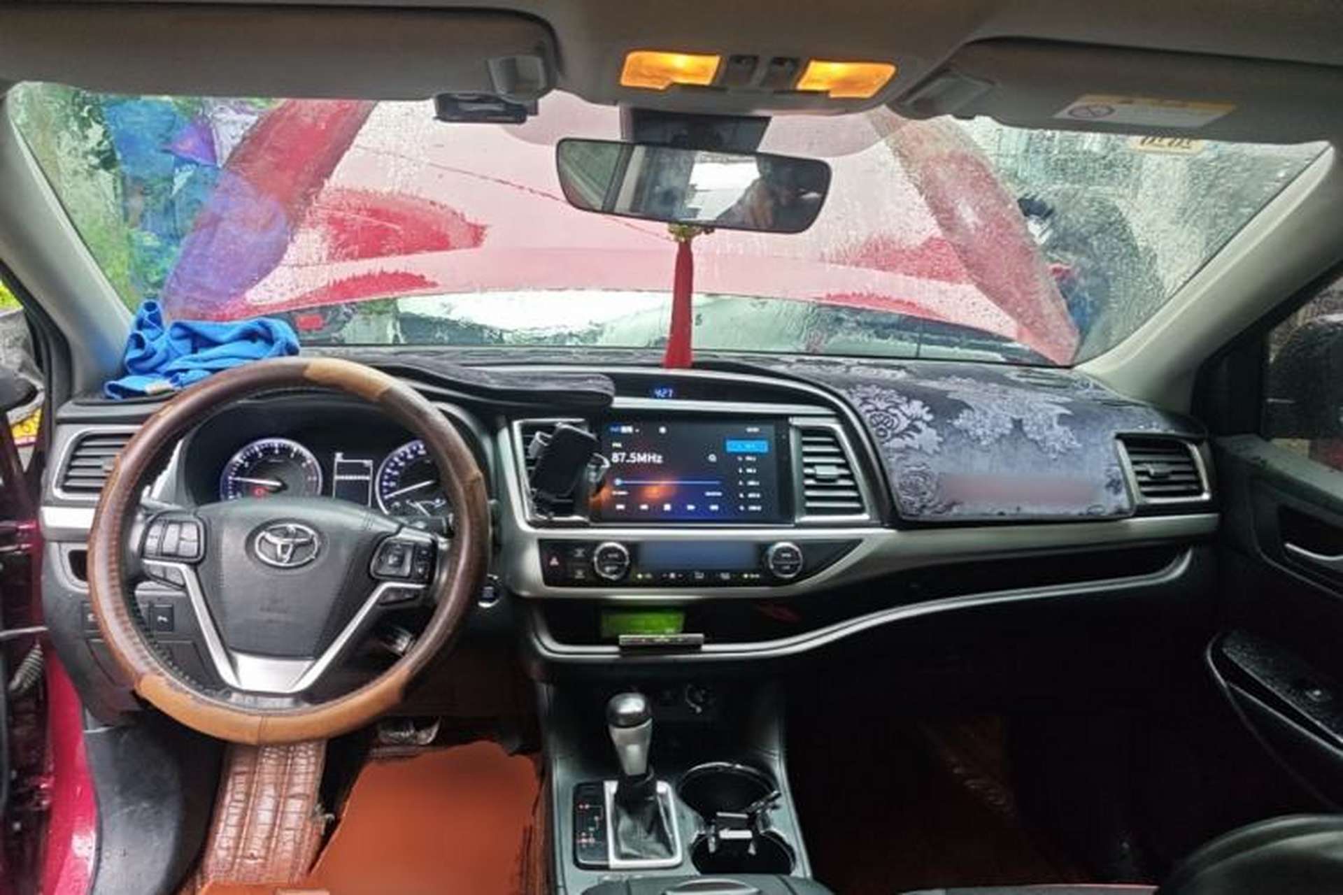 Used Toyota Highlander 2018 2.0T Four-Wheel Drive Prestige Version 7 Seats China V Emission Standard Center Console