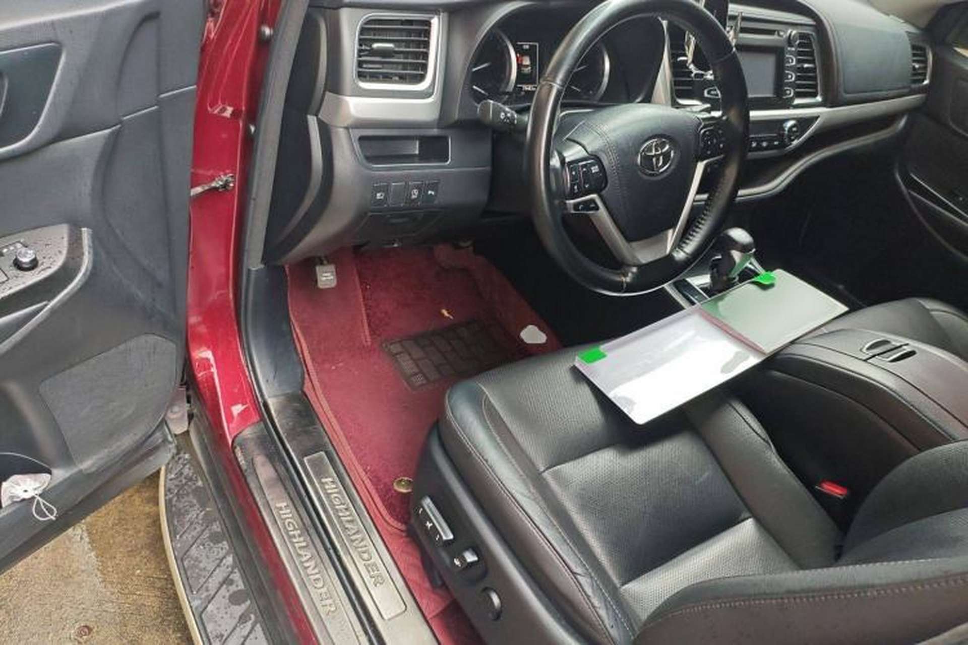Used Toyota Highlander 2018 2.0T Four-Wheel Drive Luxury Version 7 Seats China VI Standard Driver Seat