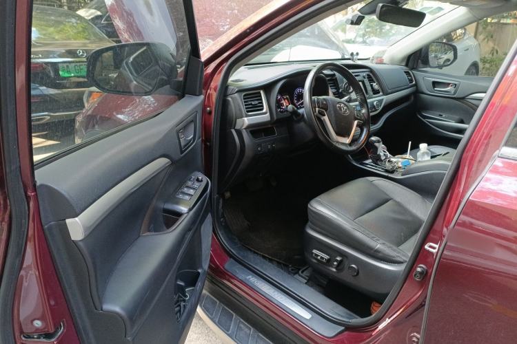 Used Toyota Highlander 2018 2.0T Four-Wheel Drive Luxury Edition 7 Seats China V Emission Standard Driver Seat
