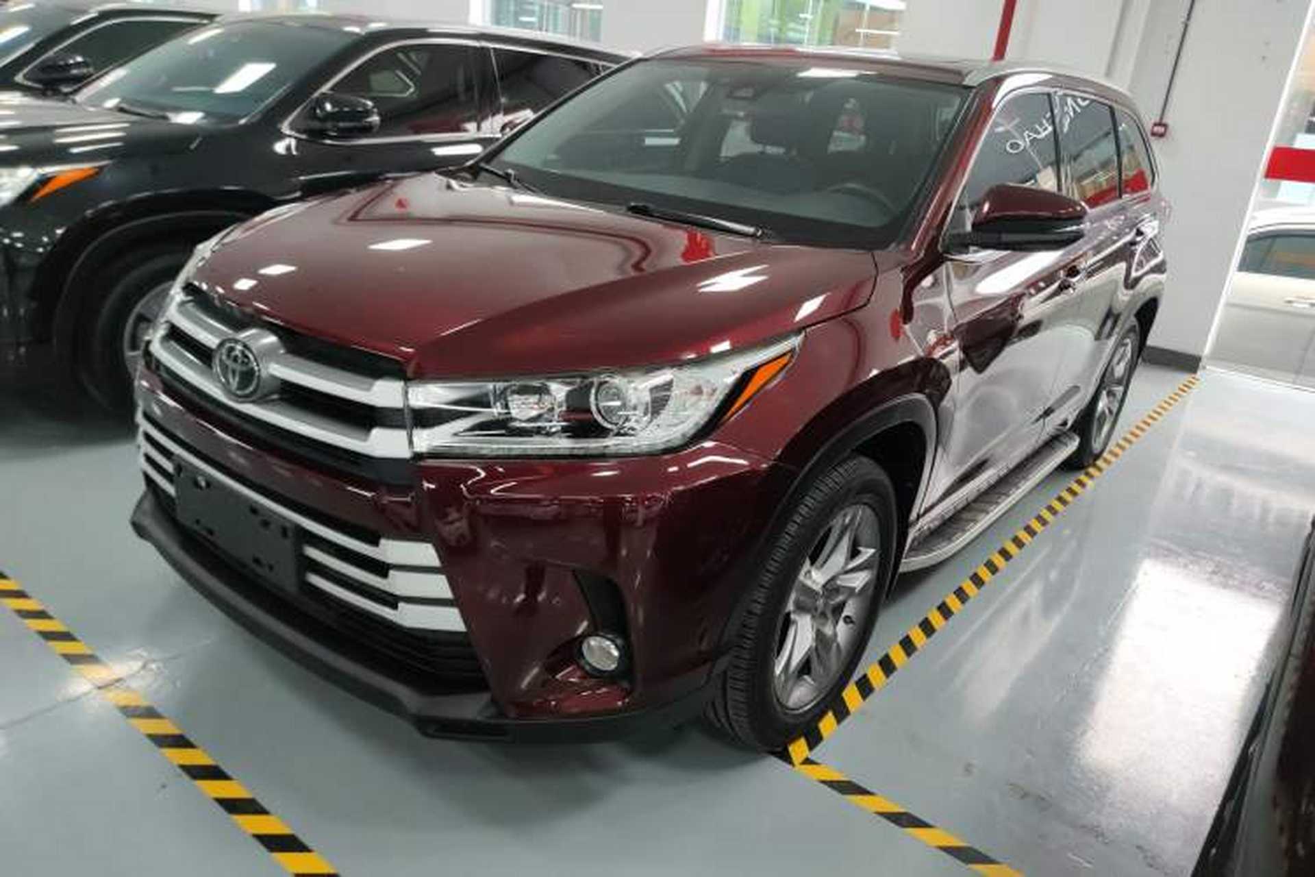 Used Toyota Highlander 2018 2.0T Four-Wheel Drive Luxury Edition 7 Seats China V Emission Standard Front Left 45 Deg
