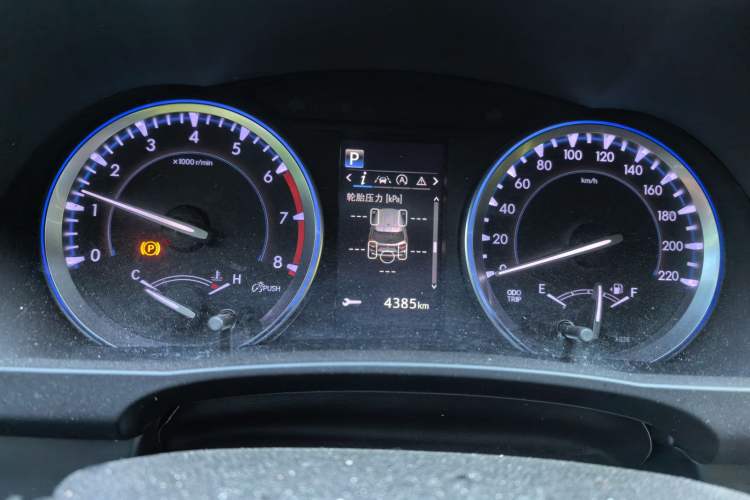 Used Toyota Highlander 2018 2.0T Four-Wheel Drive Luxury Edition 7 Seats China V Emission Standard Instrument Cluster