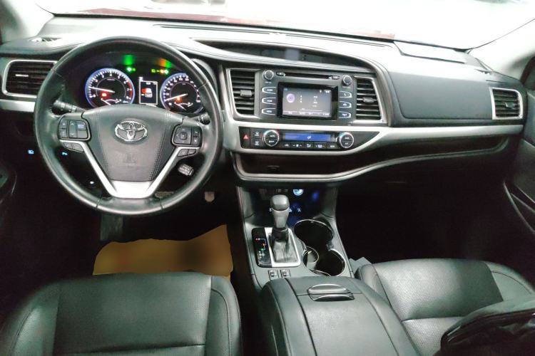 Used Toyota Highlander 2018 2.0T Four-Wheel Drive Luxury Edition 7 Seats China V Emission Standard Interior 2