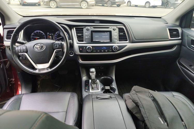 Used Toyota Highlander 2018 2.0T Four-Wheel Drive Luxury Edition 7 Seats China V Emission Standard Interior 2