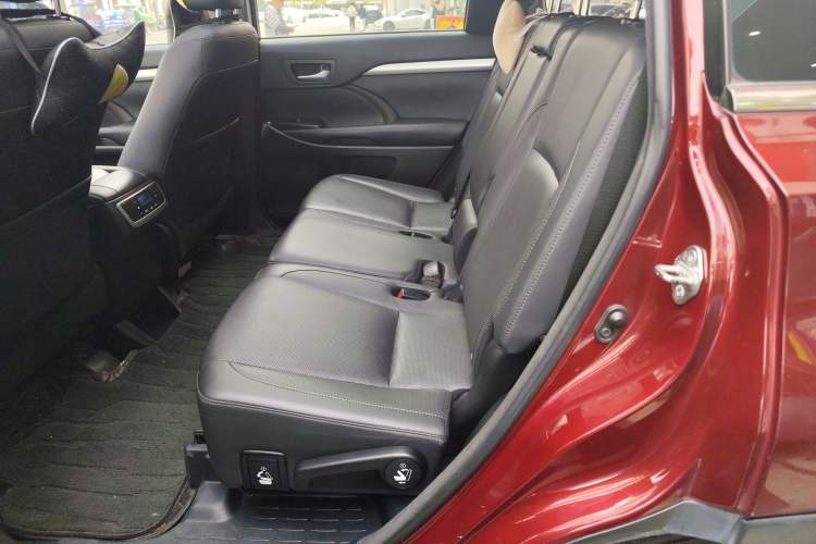 Used Toyota Highlander 2018 2.0T Four-Wheel Drive Luxury Edition 7 Seats China V Emission Standard Interior 4