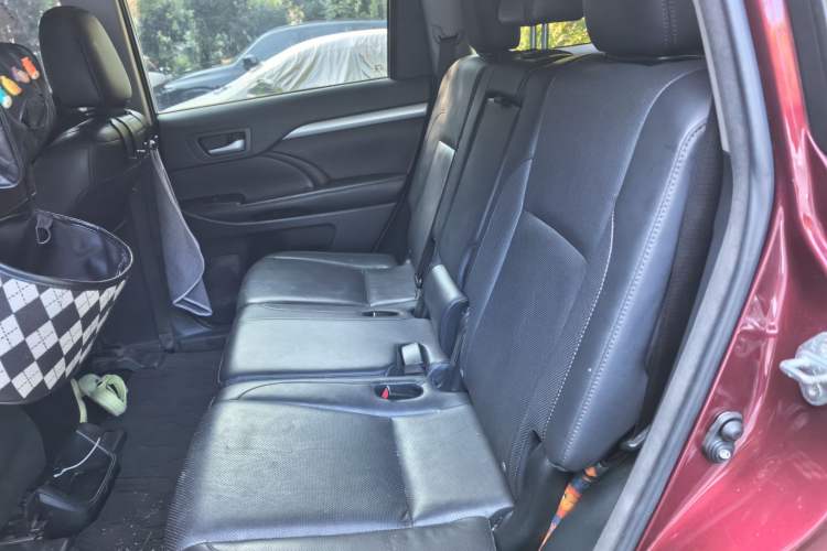Used Toyota Highlander 2018 2.0T Four-Wheel Drive Luxury Edition 7 Seats China V Emission Standard Left Rear Seat
