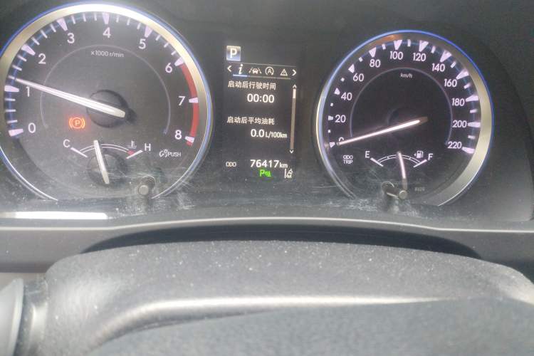 Used Toyota Highlander 2018 2.0T Two-Wheel-Drive Luxury Edition 7 Seats Emission Standard China V Odometer Close Up