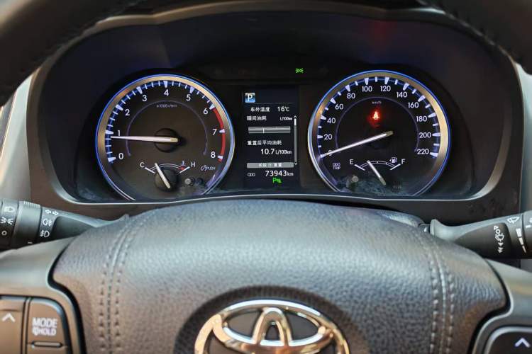 Used Toyota Highlander 2018 2.0T Two-Wheel-Drive Luxury Edition 7 Seats Emission Standard China V Odometer Close Up