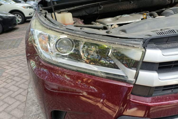 Used Toyota Highlander 2018 2.0T Four-Wheel Drive Luxury Edition 7 Seats China V Emission Standard Right Front Headlight