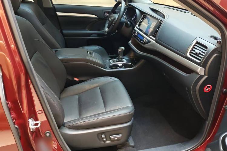 Used Toyota Highlander 2018 2.0T Two-Wheel-Drive Luxury Edition 7 Seats Emission Standard China V Right Front Seat