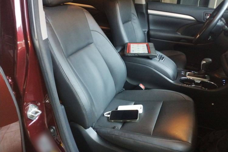 Used Toyota Highlander 2018 2.0T Four-Wheel Drive Prestige Version 7 Seats China VI Standard Right Front Seat