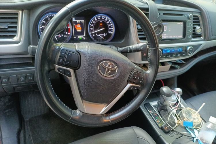 Used Toyota Highlander 2018 2.0T Four-Wheel Drive Luxury Edition 7 Seats China V Emission Standard Steering Wheel