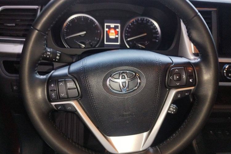 Used Toyota Highlander 2018 2.0T Four-Wheel Drive Prestige Version 7 Seats China VI Standard Steering Wheel
