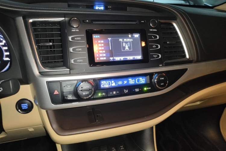 Used Toyota Highlander 2018 2.0T Four-Wheel Drive Luxury Version 7 Seats China VI Standard Audio And AC Panel